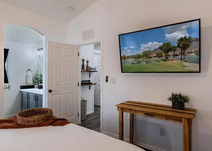 Desert Escape Close Trails & River Parker