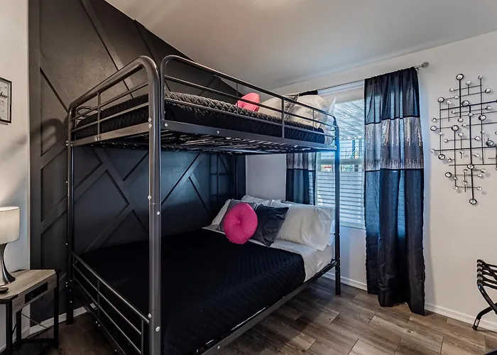 Desert Escape Close Trails & River Holiday home *