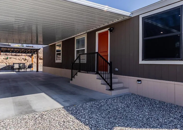 Desert Escape Close Trails & River Parker